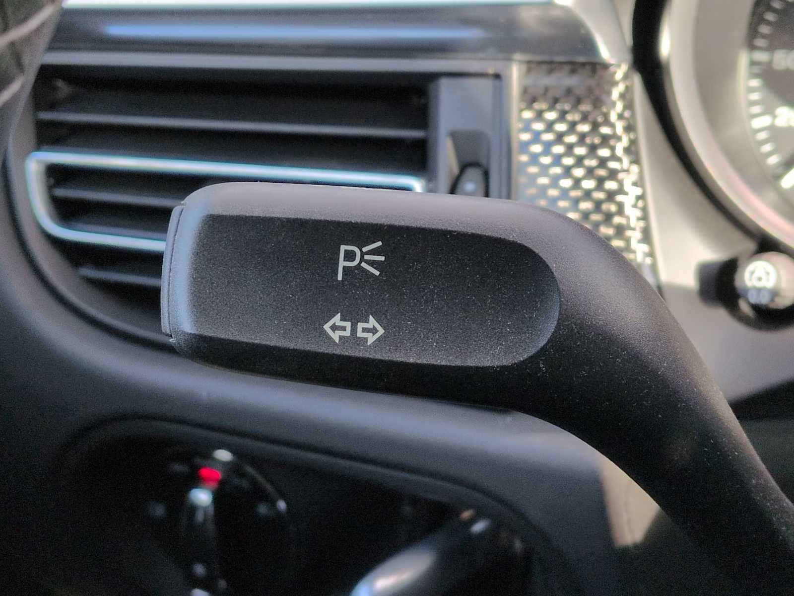 Thumbnail: 2023 Porsche Macan - 18