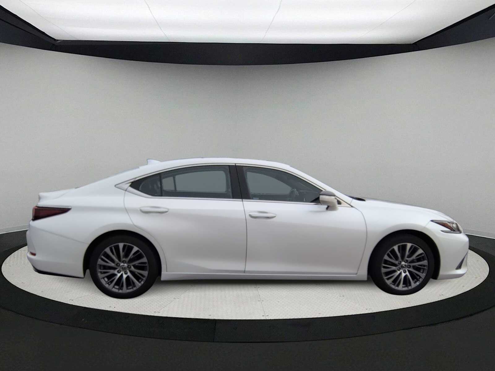 Thumbnail: 2019 Lexus ES - 9