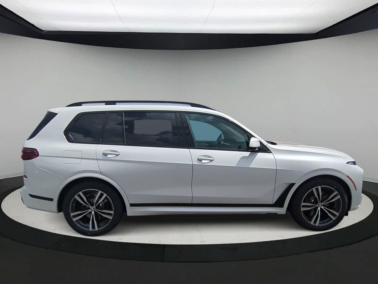 Thumbnail: 2026 BMW X7 - 9