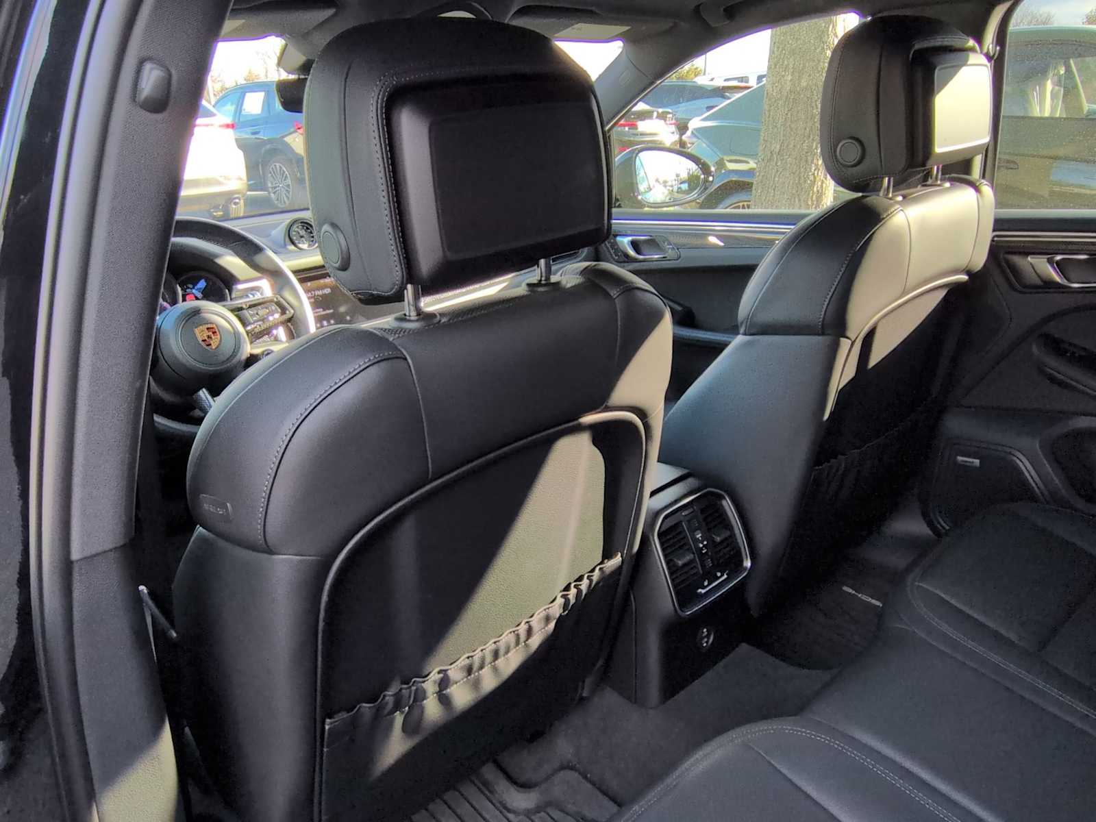 Thumbnail: 2023 Porsche Macan - 9