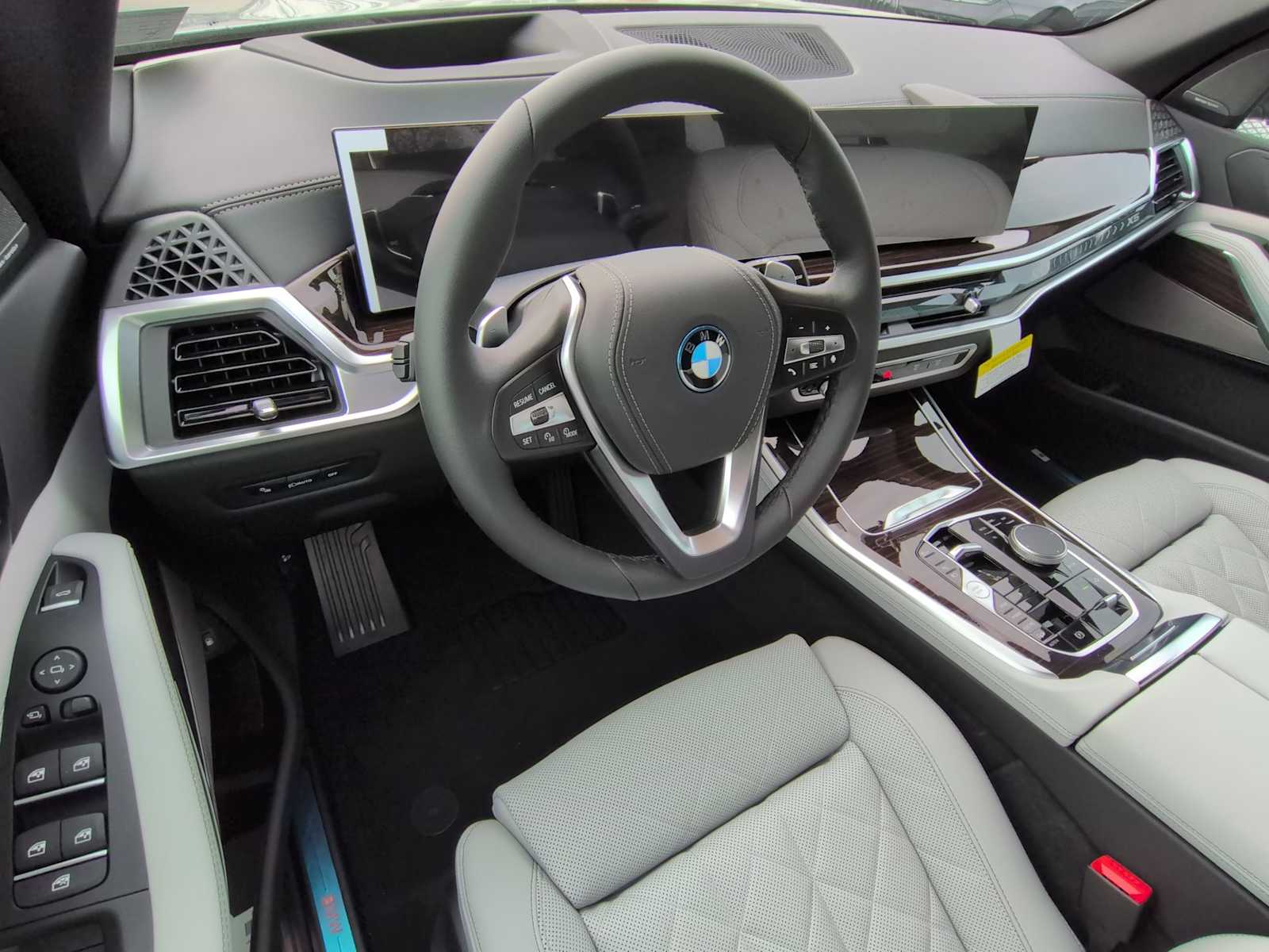 Thumbnail: 2026 BMW X5 - 10