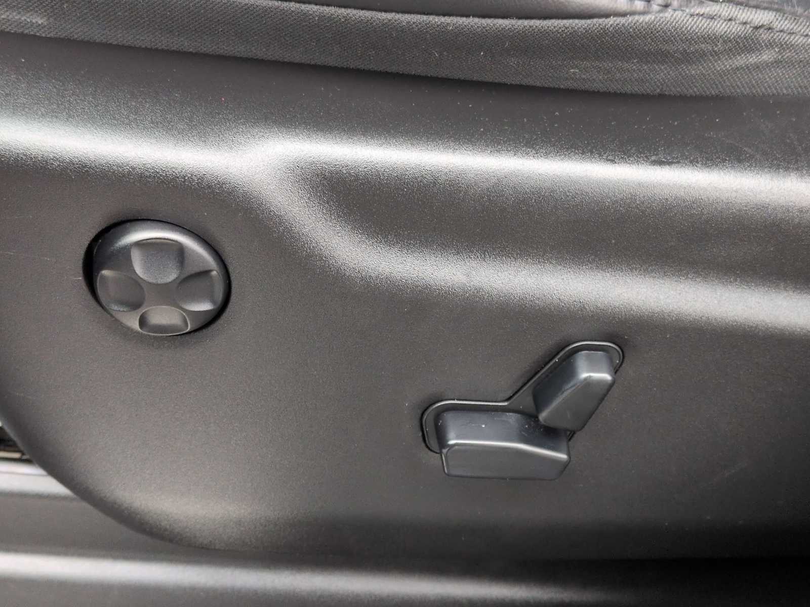 Thumbnail: 2015 Jeep Grand Cherokee - 18