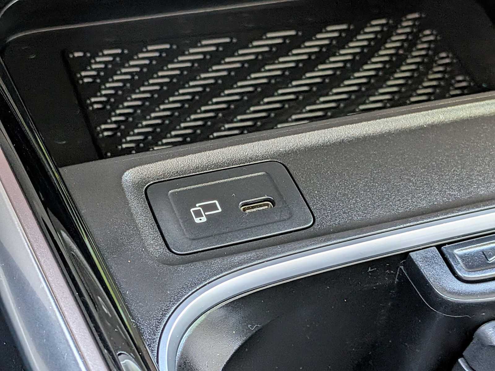 Thumbnail: 2020 Mercedes-Benz GLB - 32