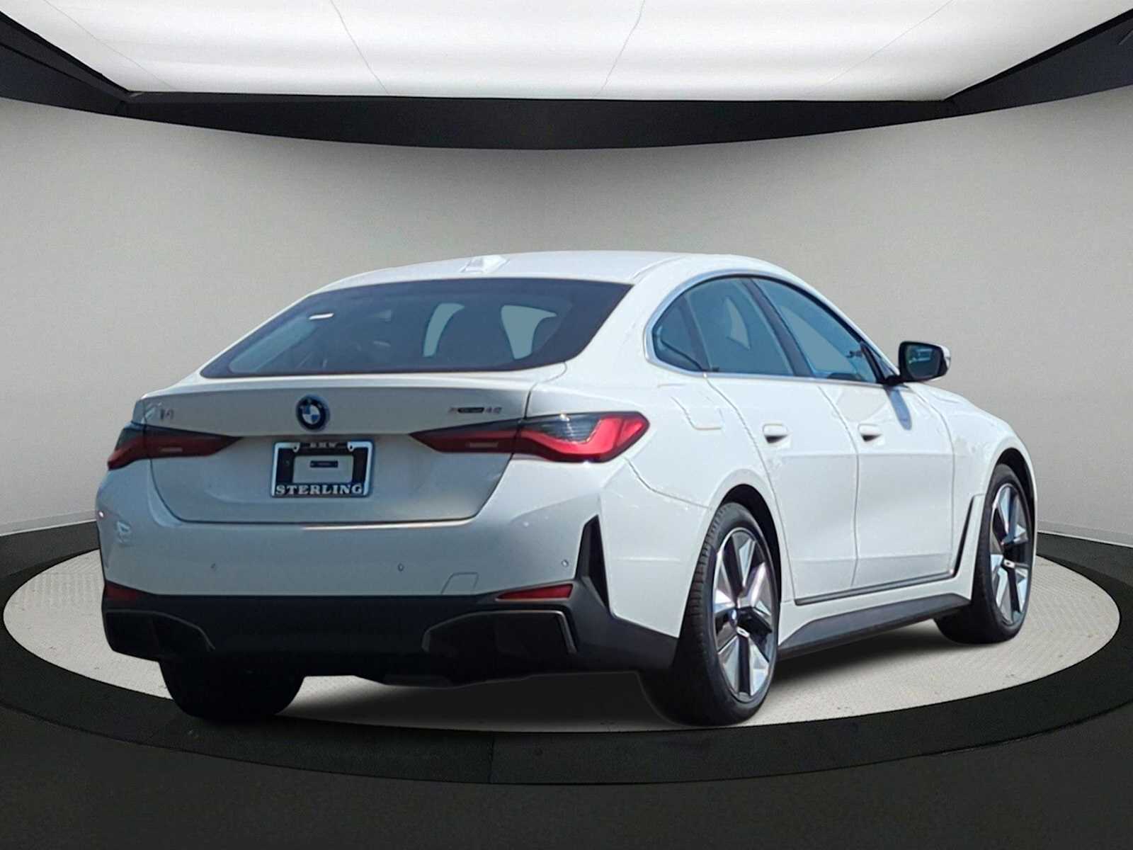 Thumbnail: 2025 BMW i4 - 8