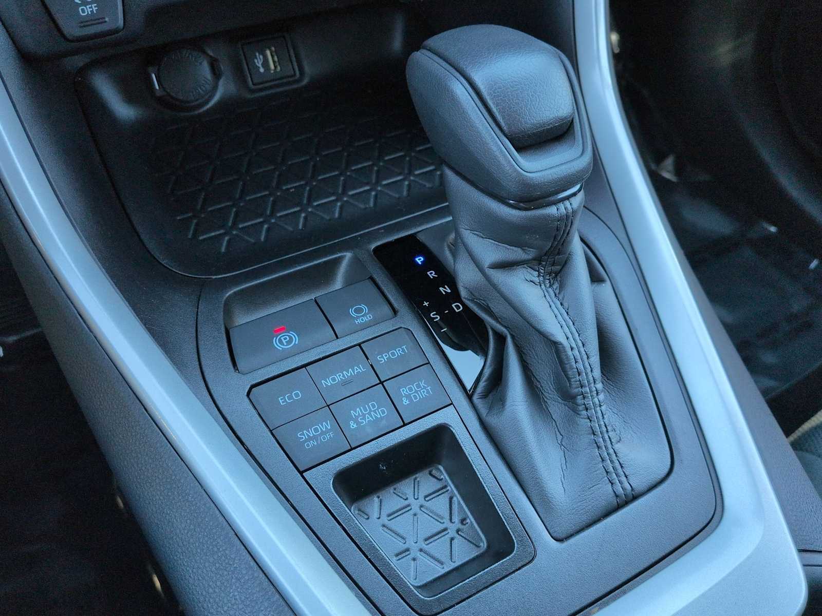 Thumbnail: 2025 Toyota RAV4 - 31