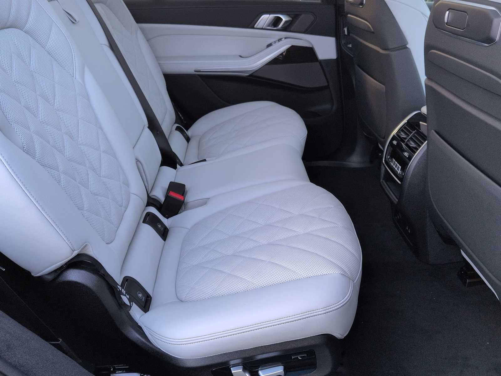Thumbnail: 2026 BMW X7 - 22