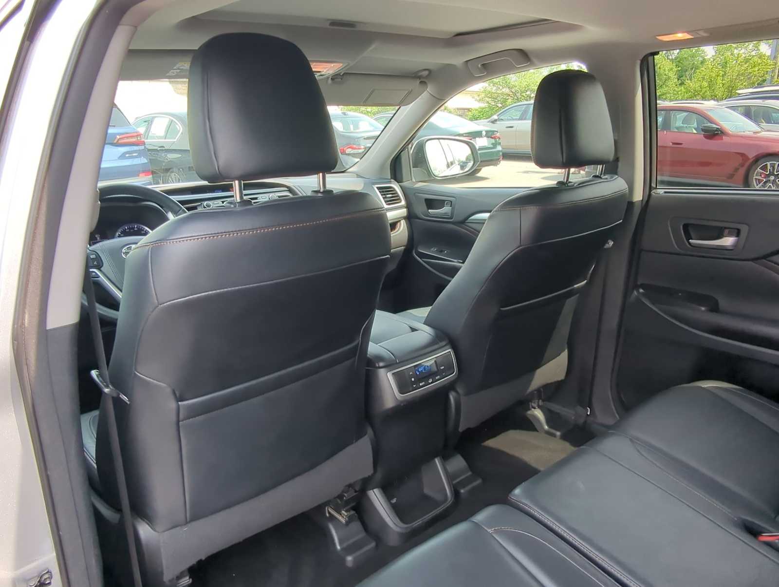 2016 Toyota Highlander XLE 10