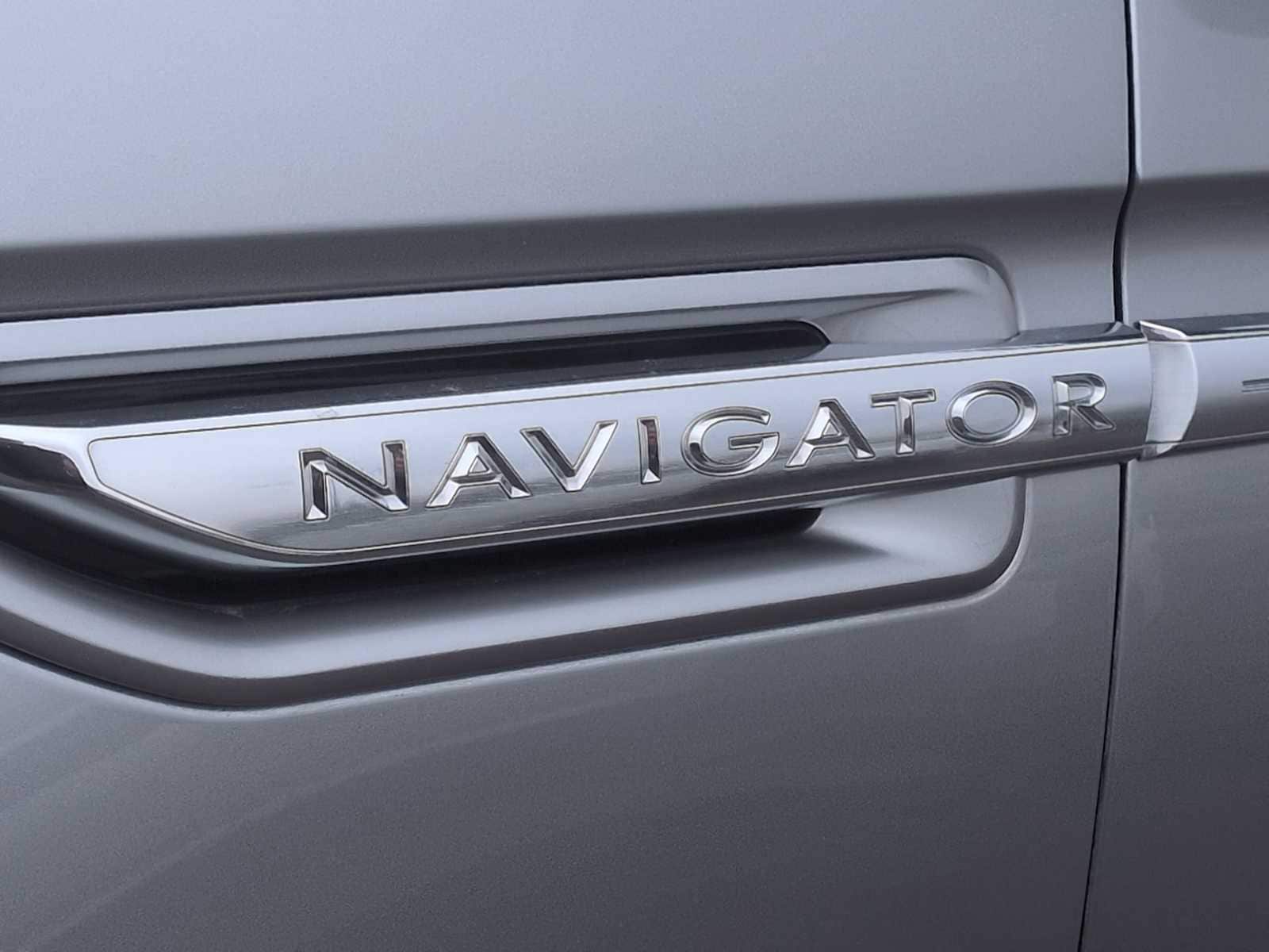 Thumbnail: 2020 Lincoln Navigator L - 13