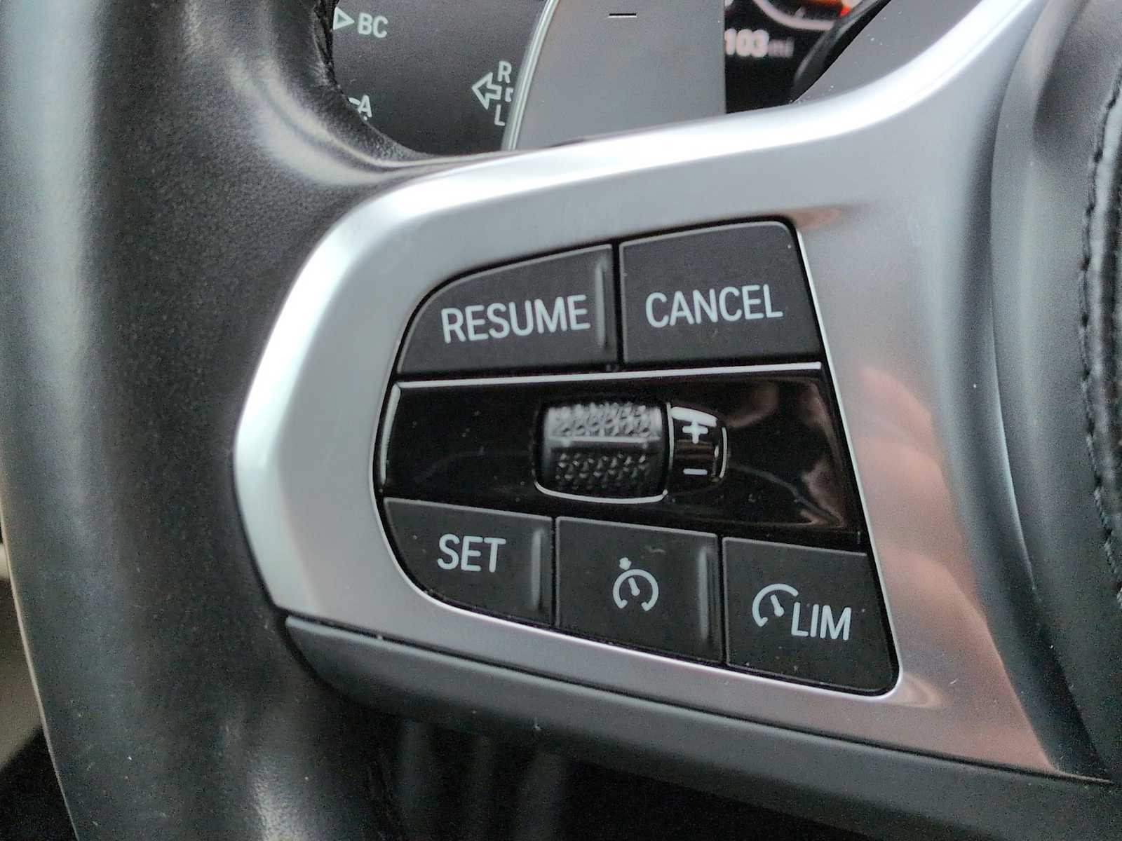 Thumbnail: 2023 BMW 5 Series - 22