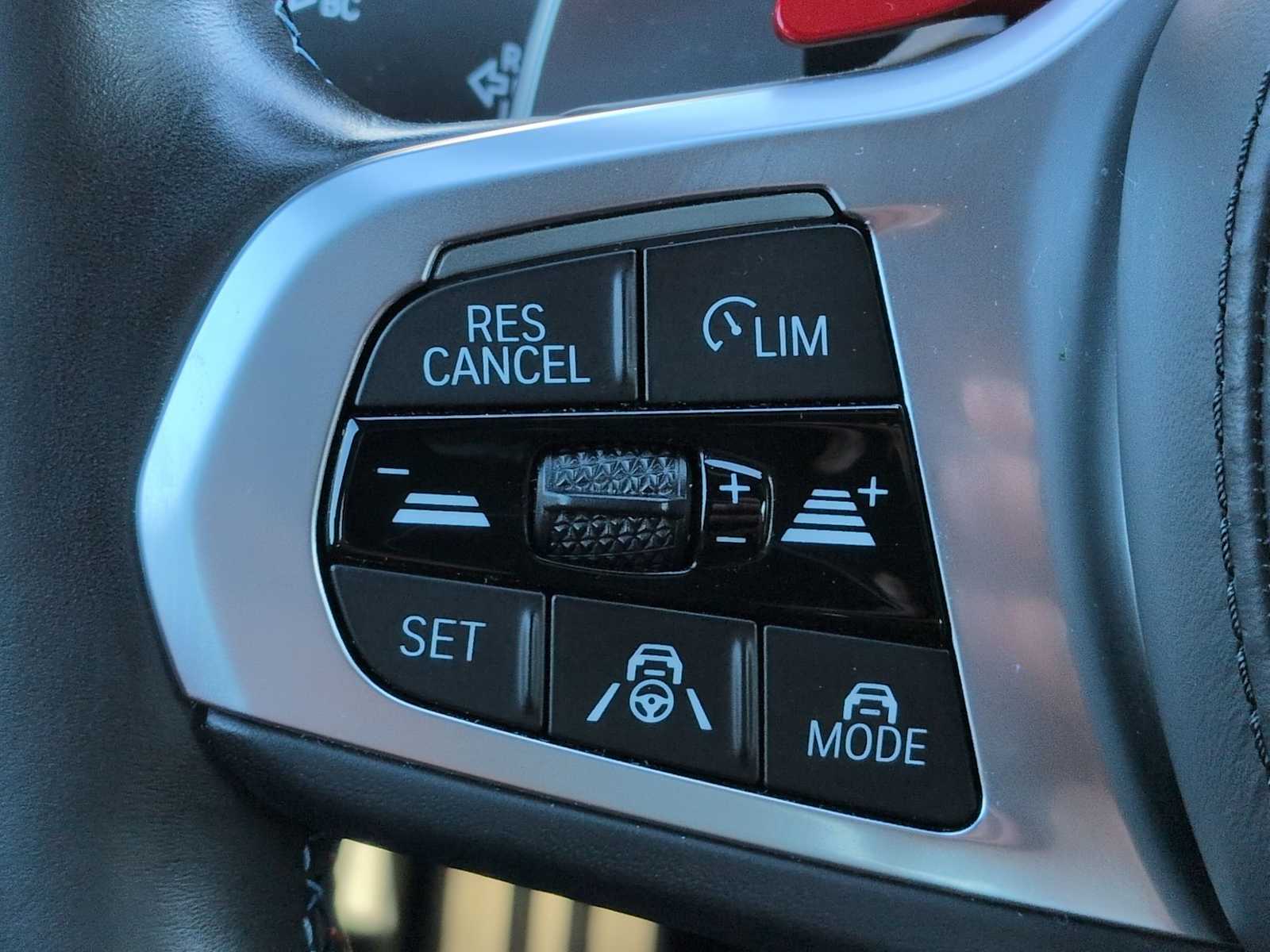 Thumbnail: 2023 BMW M5 - 23