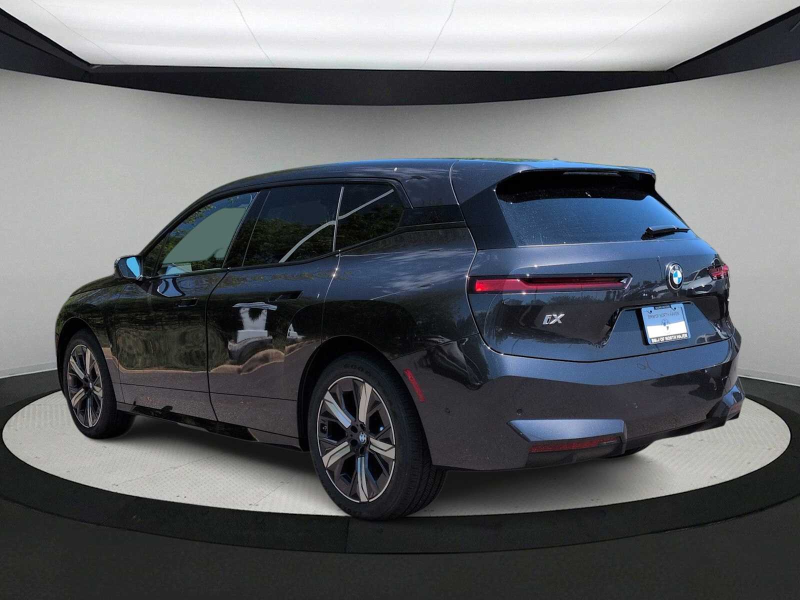 Thumbnail: 2026 BMW iX - 6