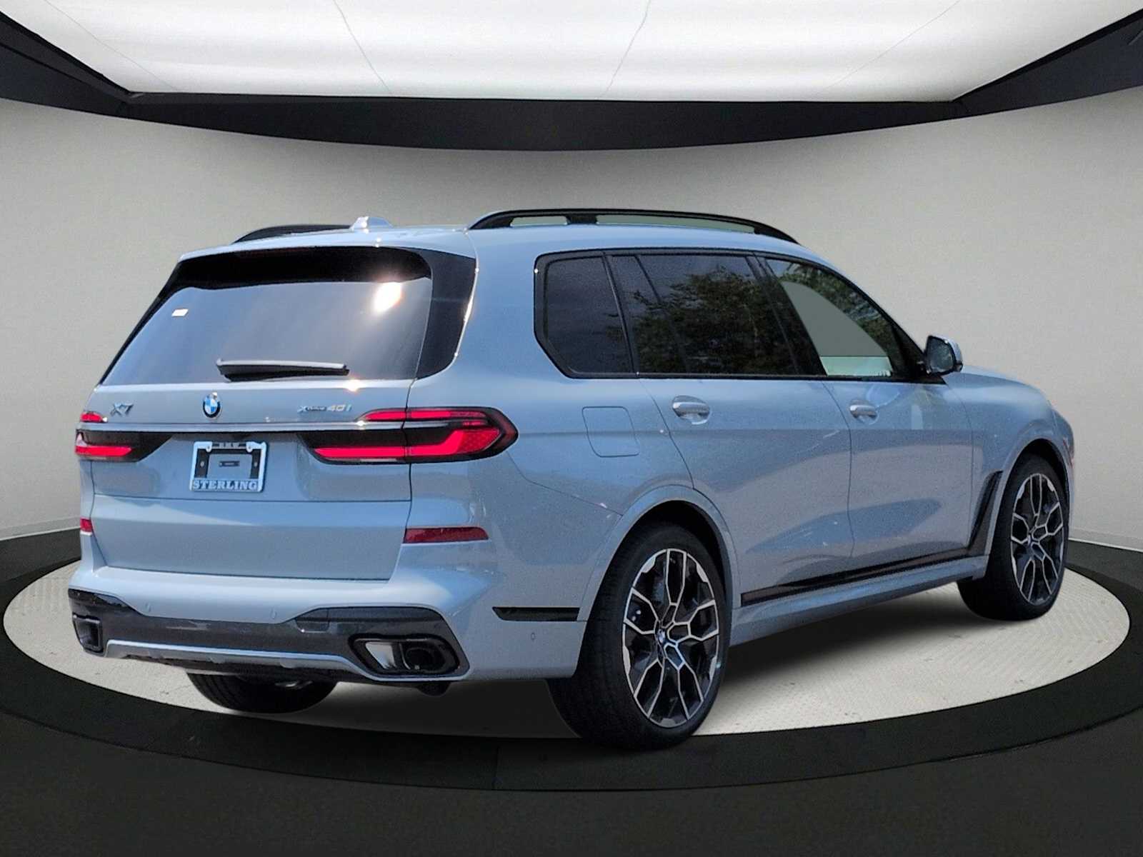 Thumbnail: 2027 BMW X7 - 8
