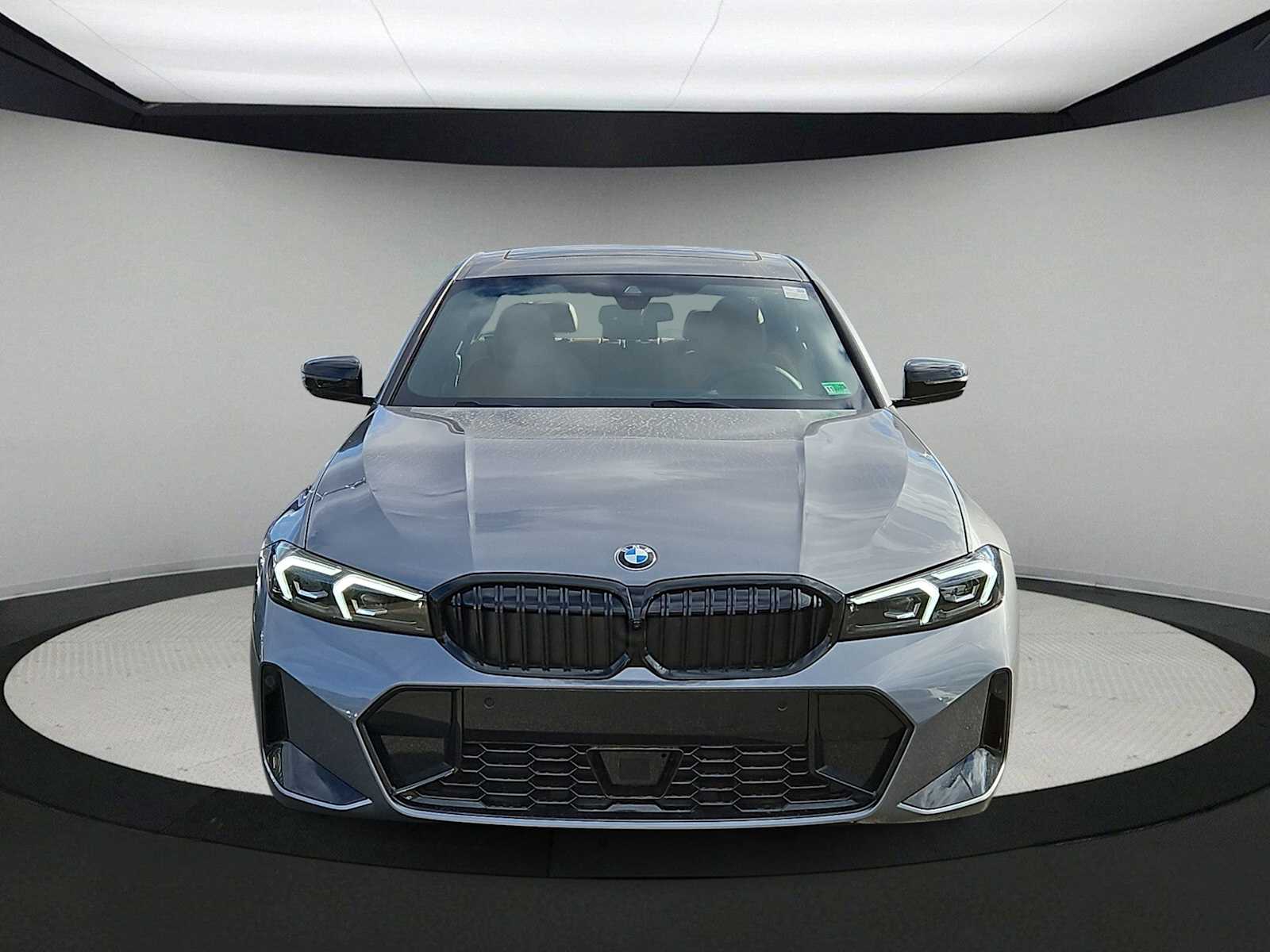 Thumbnail: 2026 BMW 3 Series - 3