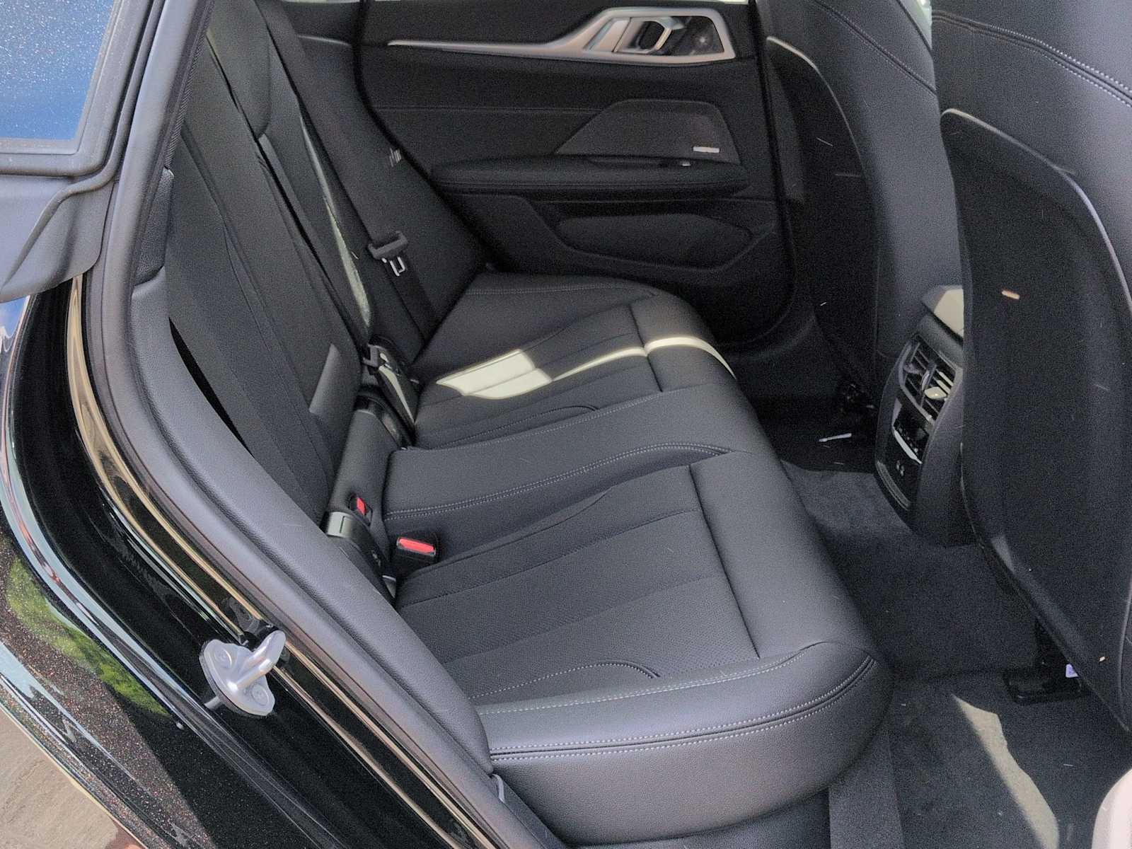 Thumbnail: 2026 BMW i4 - 22