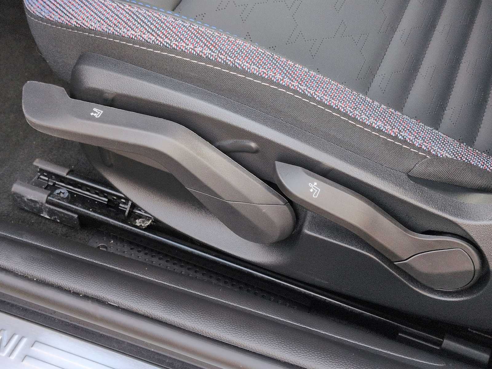 Thumbnail: 2025 MINI Cooper Hardtop - 18