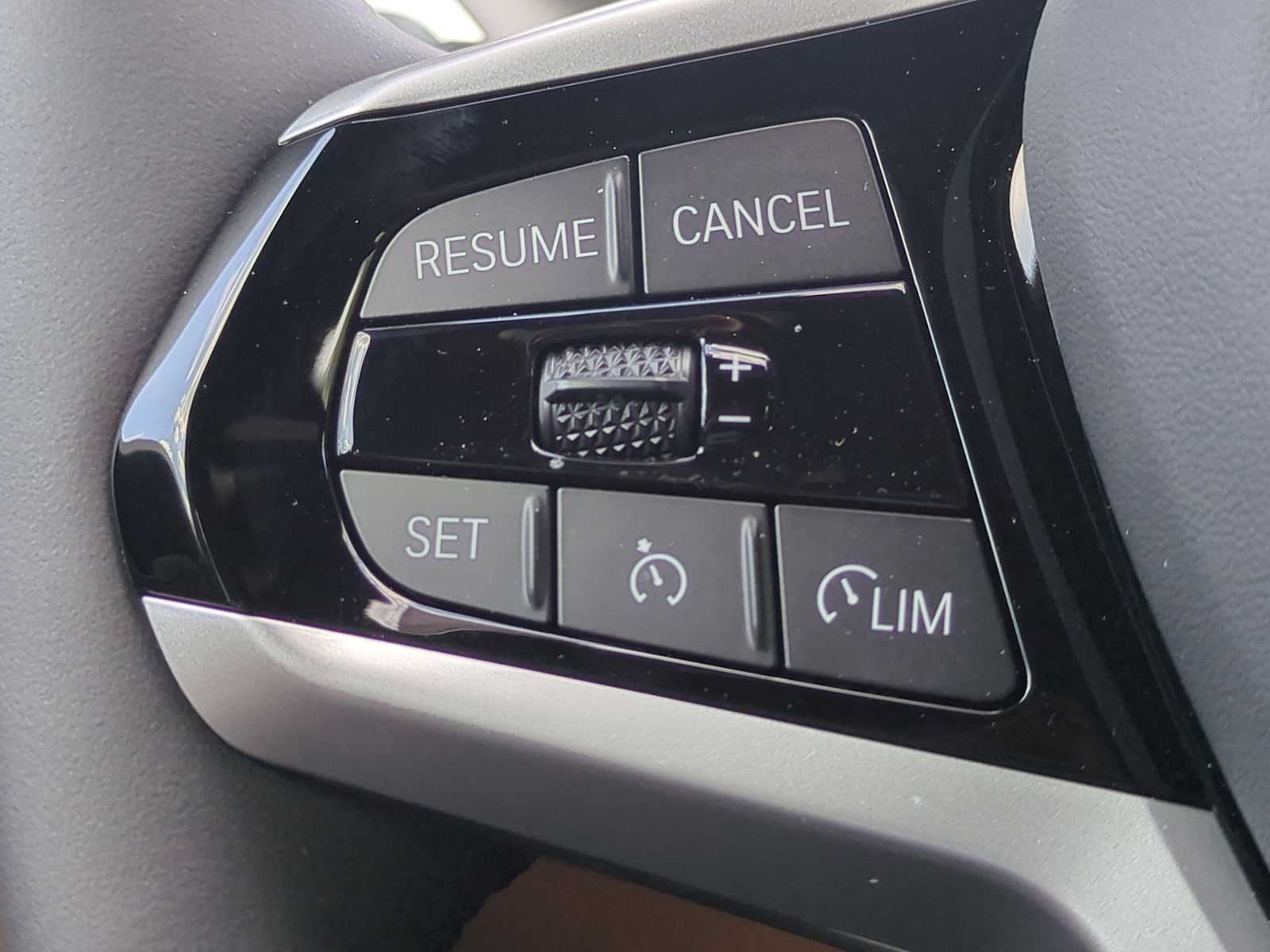 Thumbnail: 2025 BMW i4 - 25