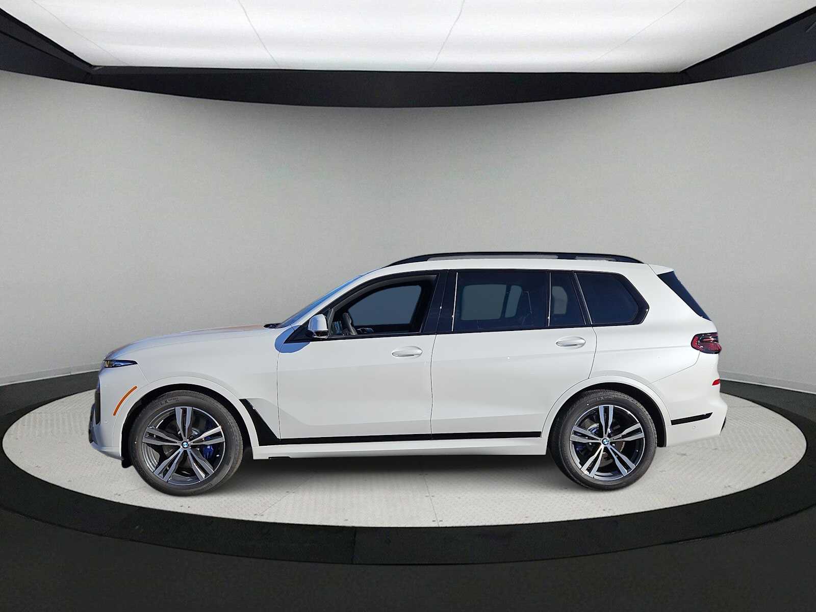 Thumbnail: 2026 BMW X7 - 5