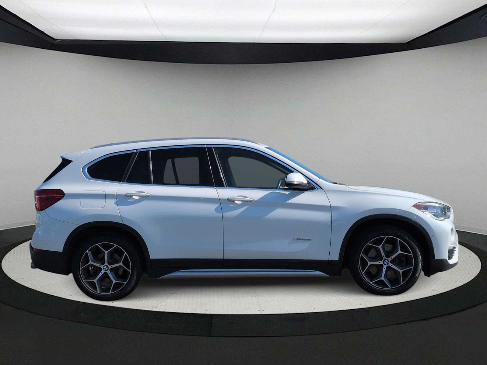 Thumbnail: 2016 BMW X1 - 9