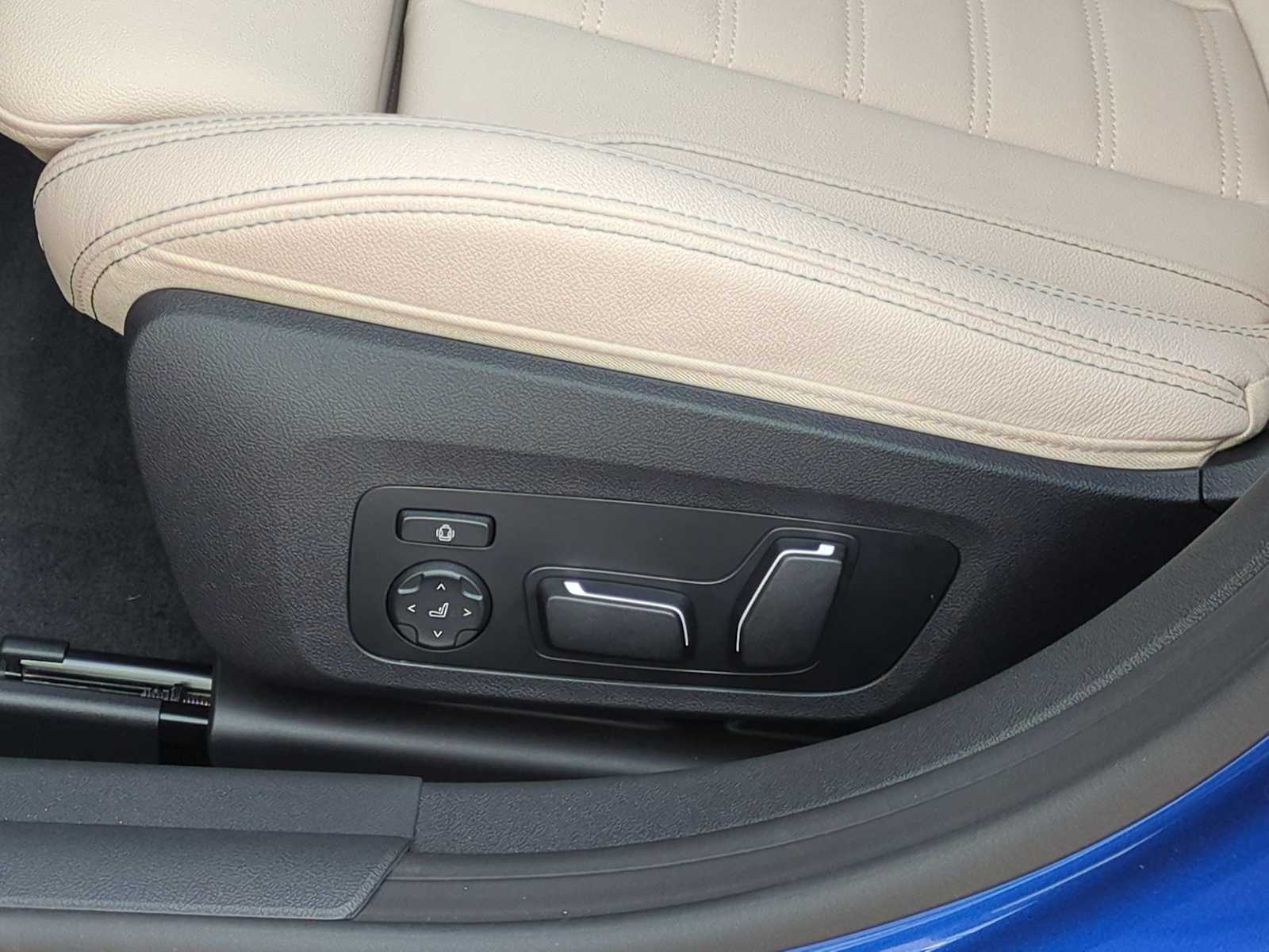 Thumbnail: 2025 BMW i4 - 17