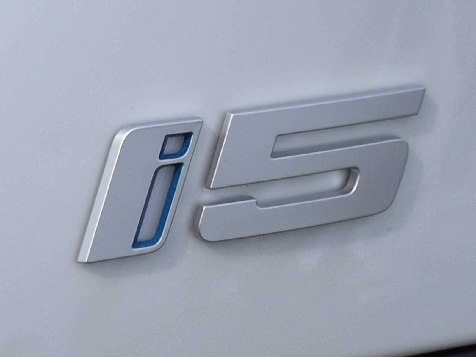 Thumbnail: 2026 BMW i5 - 13