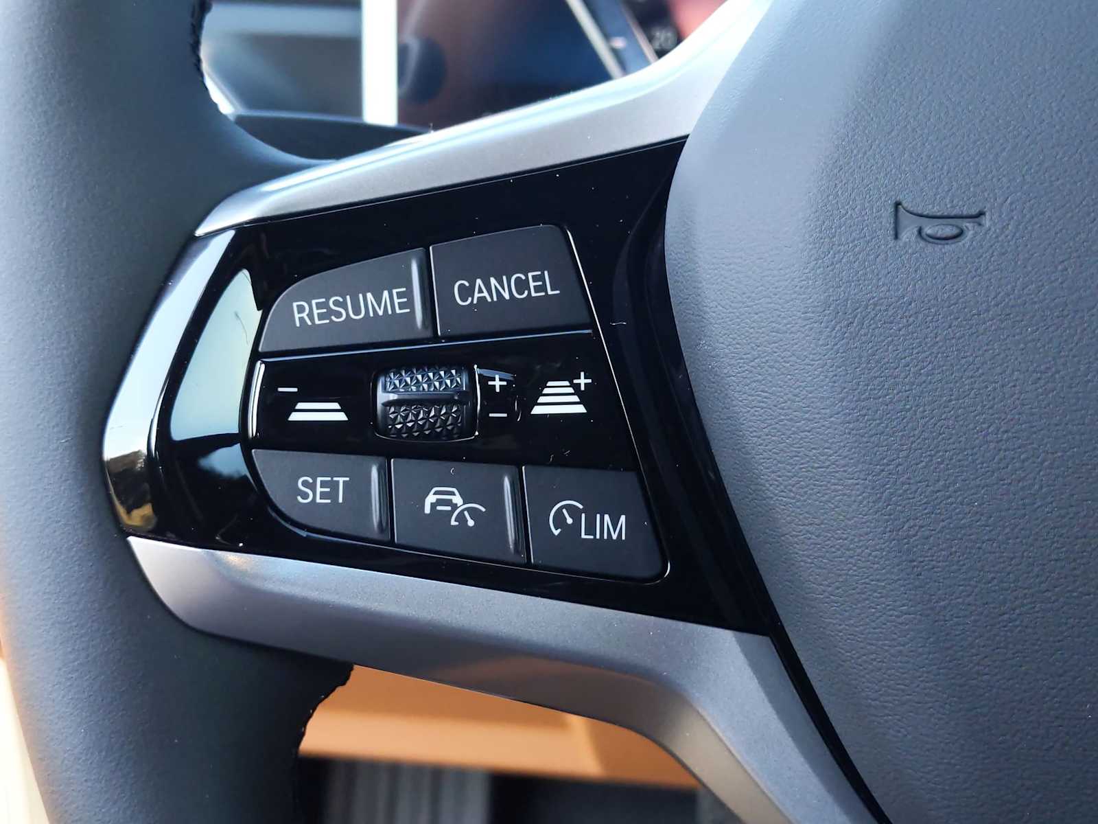 Thumbnail: 2025 BMW i4 - 25