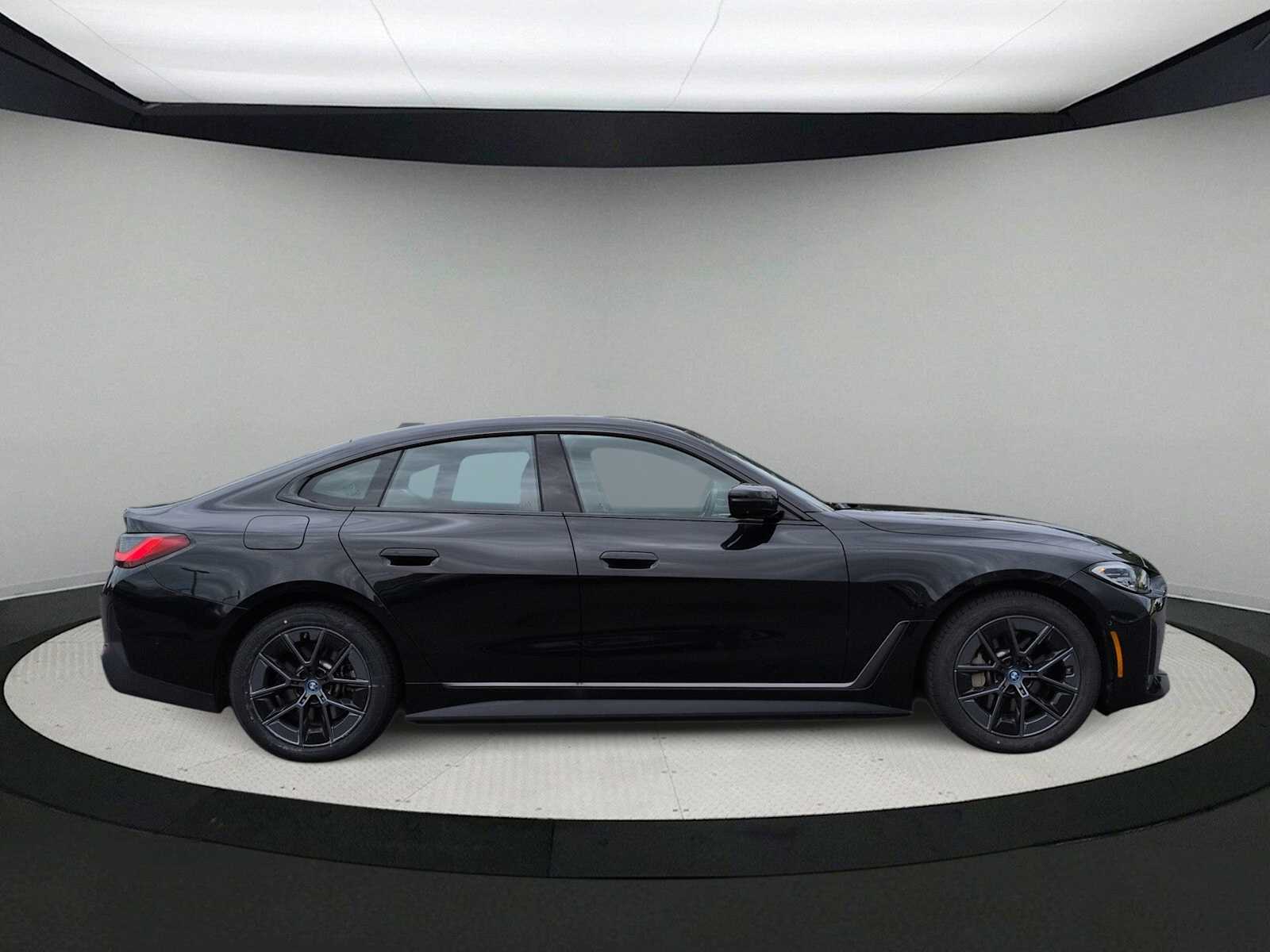Thumbnail: 2023 BMW i4 - 9