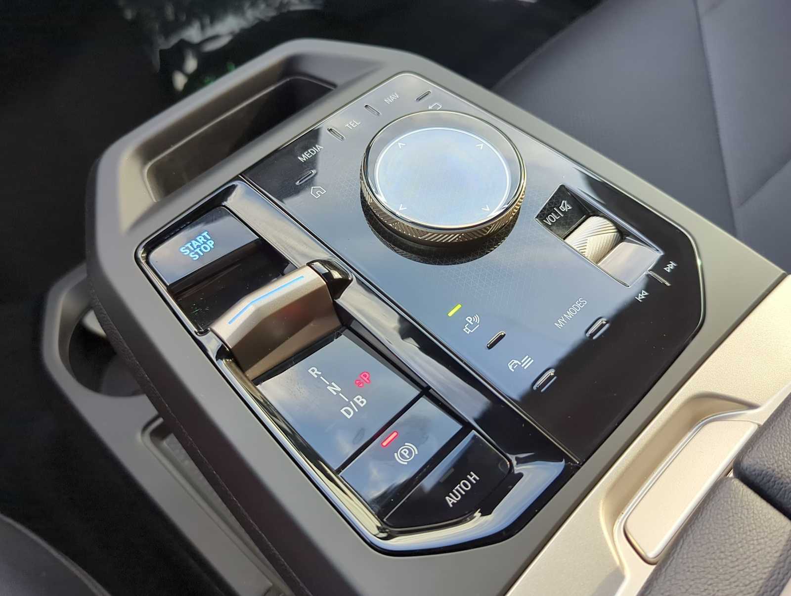 Thumbnail: 2025 BMW iX - 31