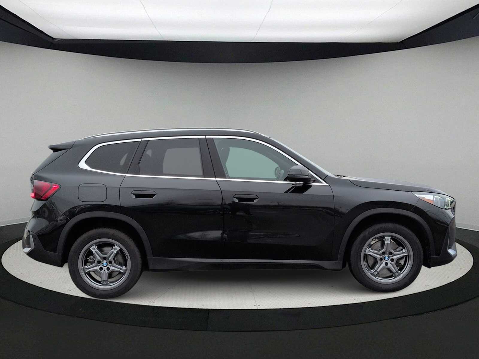 Thumbnail: 2023 BMW X1 - 9