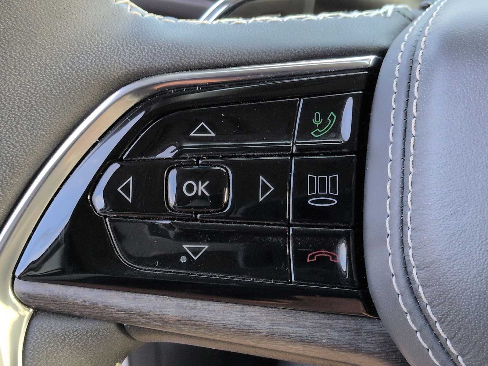 Thumbnail: 2023 Jeep Grand Cherokee - 26