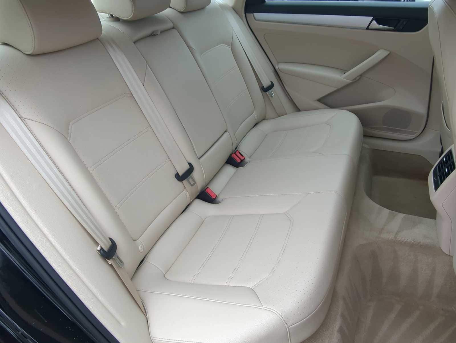 Thumbnail: 2013 Volkswagen Passat - 20