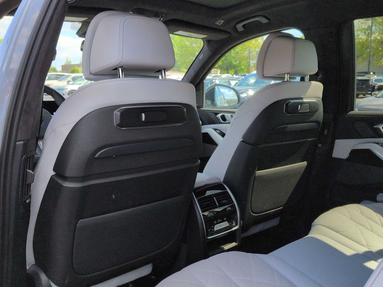 Thumbnail: 2025 BMW X7 - 18