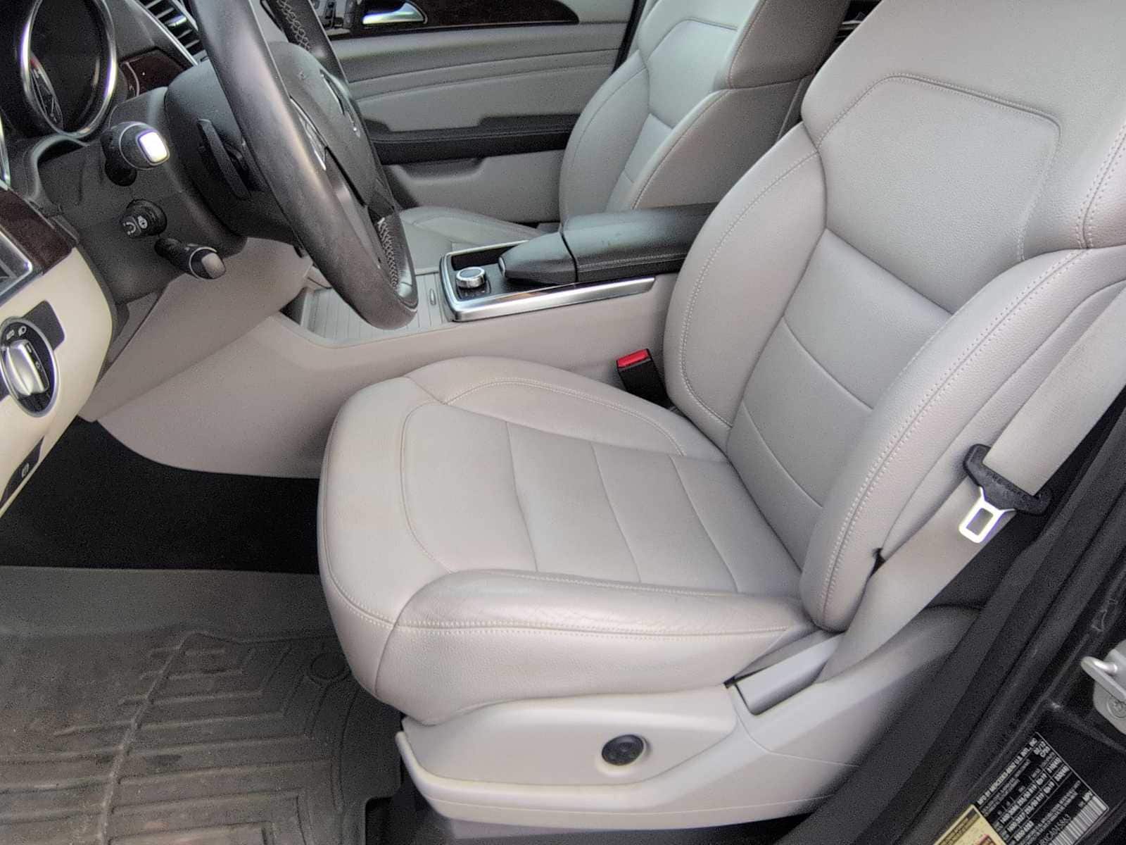 Thumbnail: 2012 Mercedes-Benz M-Class - 16