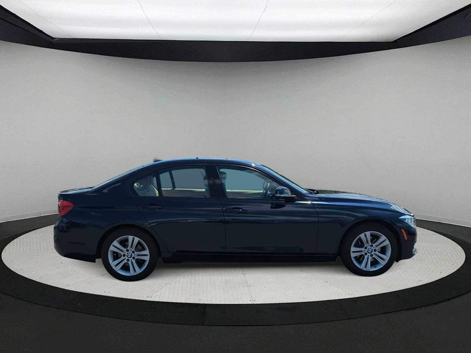 Thumbnail: 2016 BMW 3 Series - 9