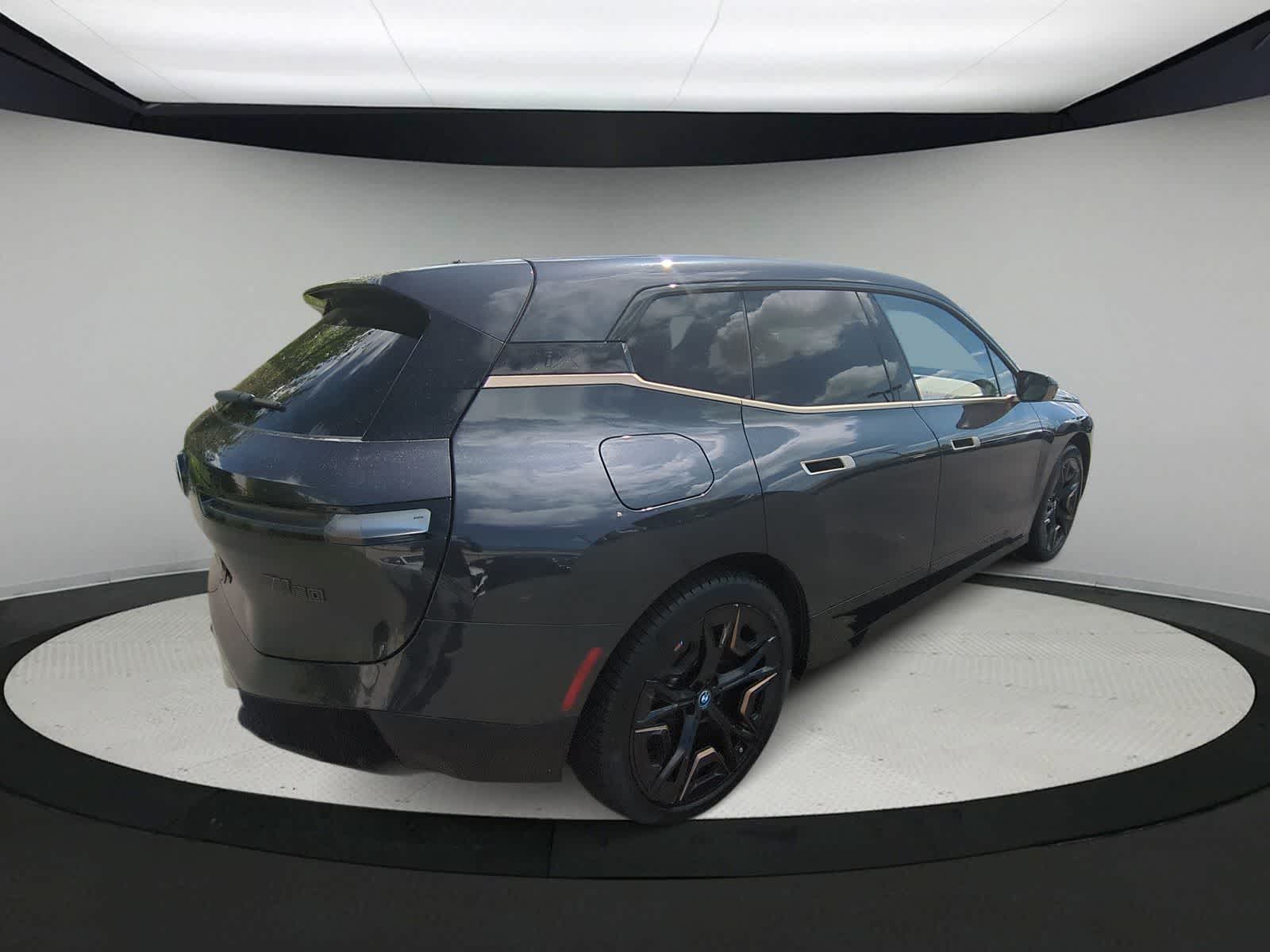 Thumbnail: 2023 BMW iX - 8