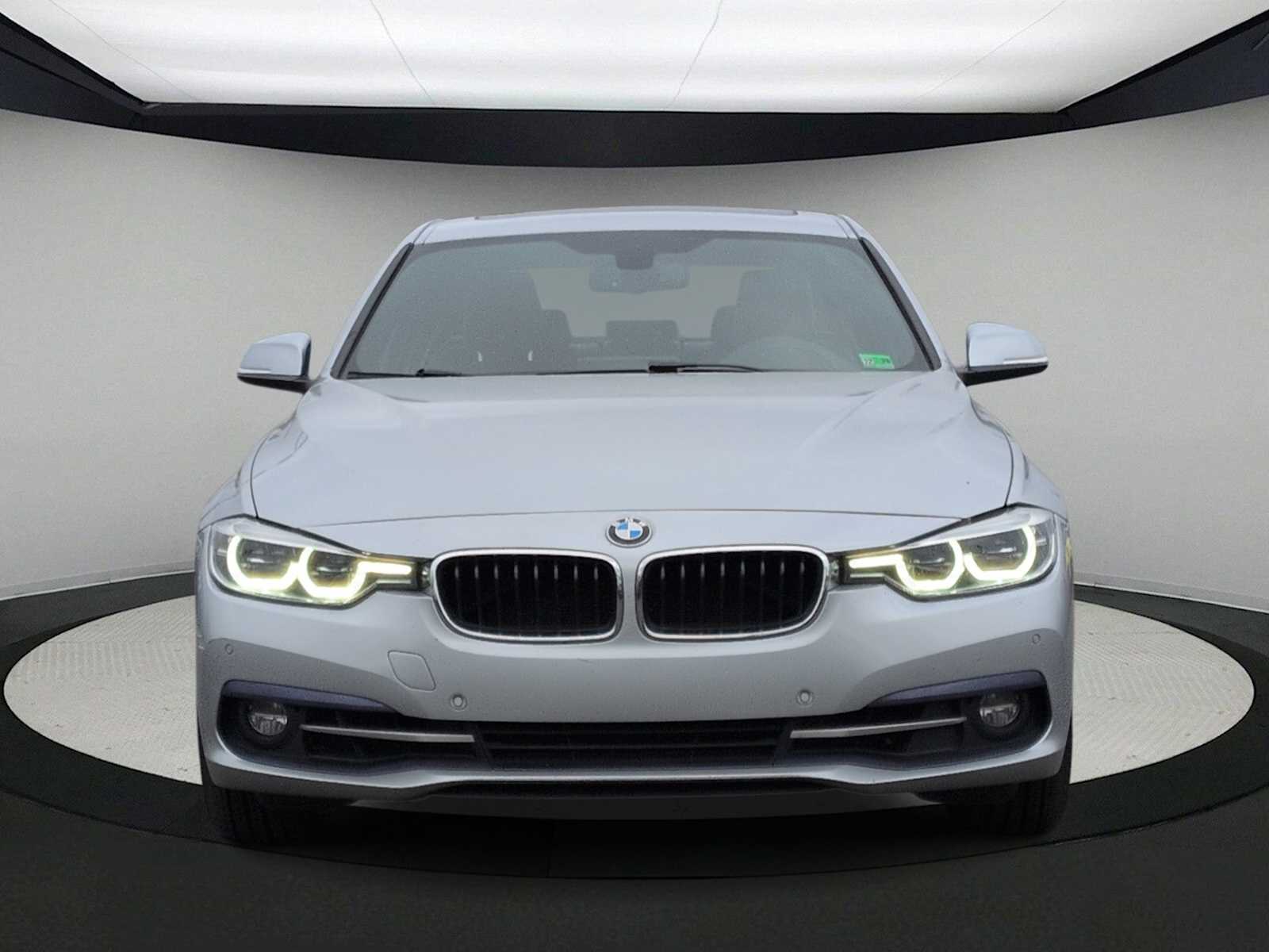 Thumbnail: 2017 BMW 3 Series - 3