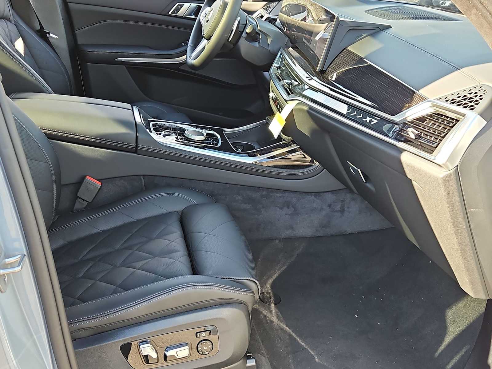 Thumbnail: 2026 BMW X7 - 21
