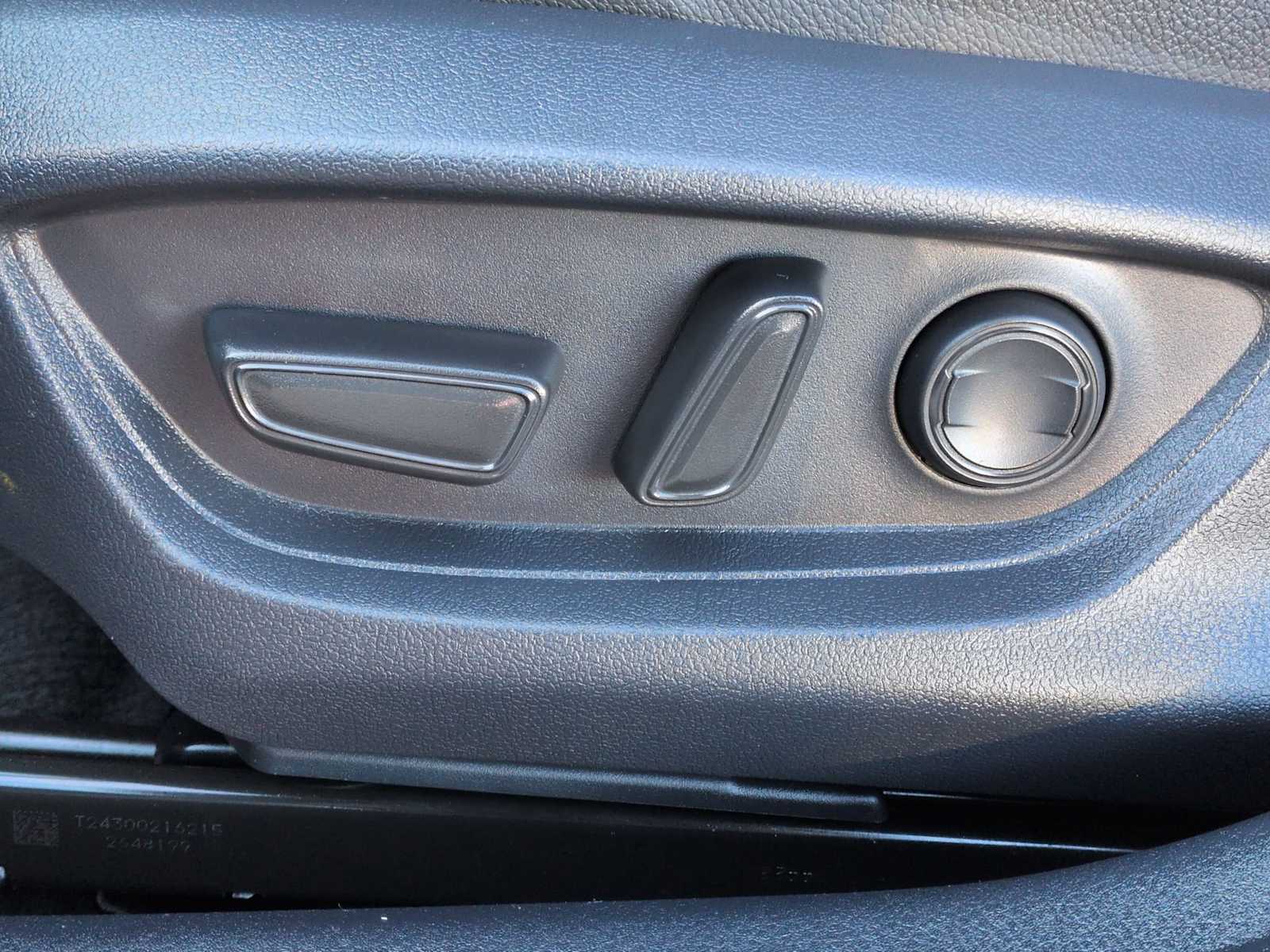 Thumbnail: 2025 Toyota Camry - 18