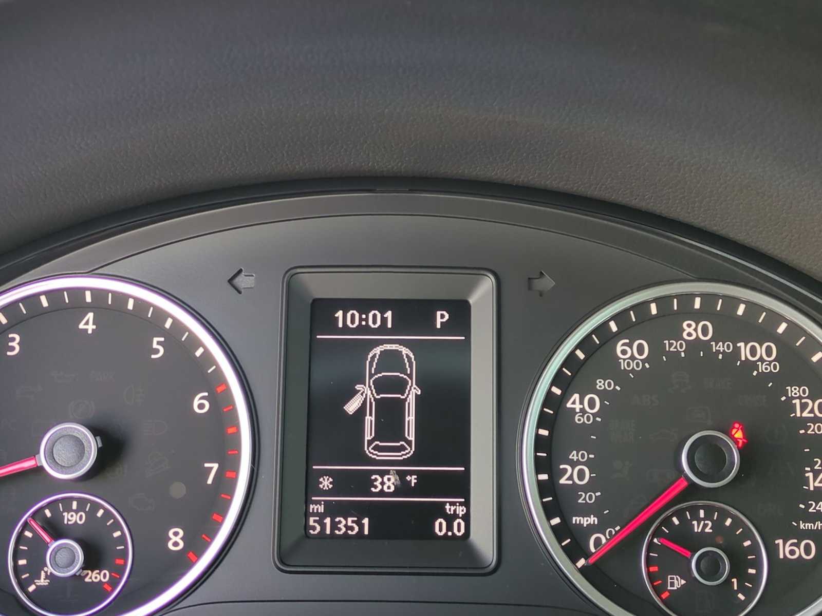 Thumbnail: 2017 Volkswagen Tiguan - 30