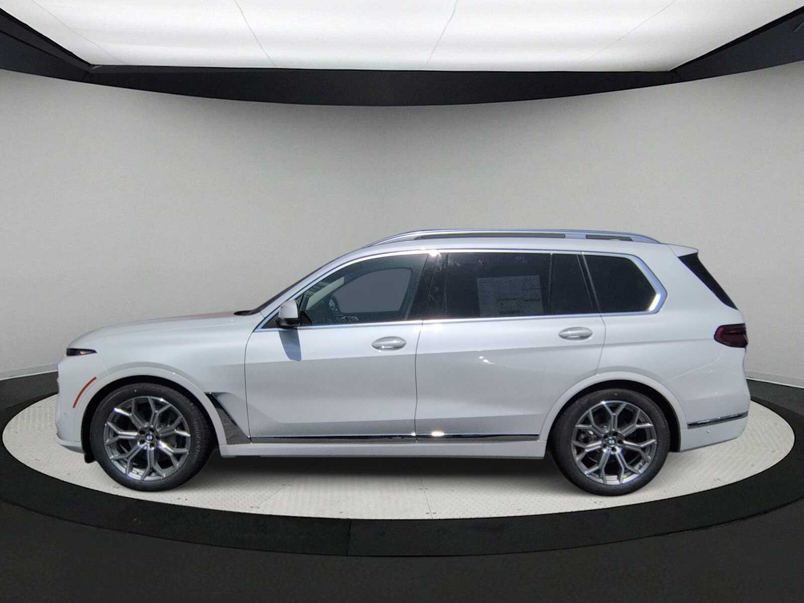 Thumbnail: 2027 BMW X7 - 5