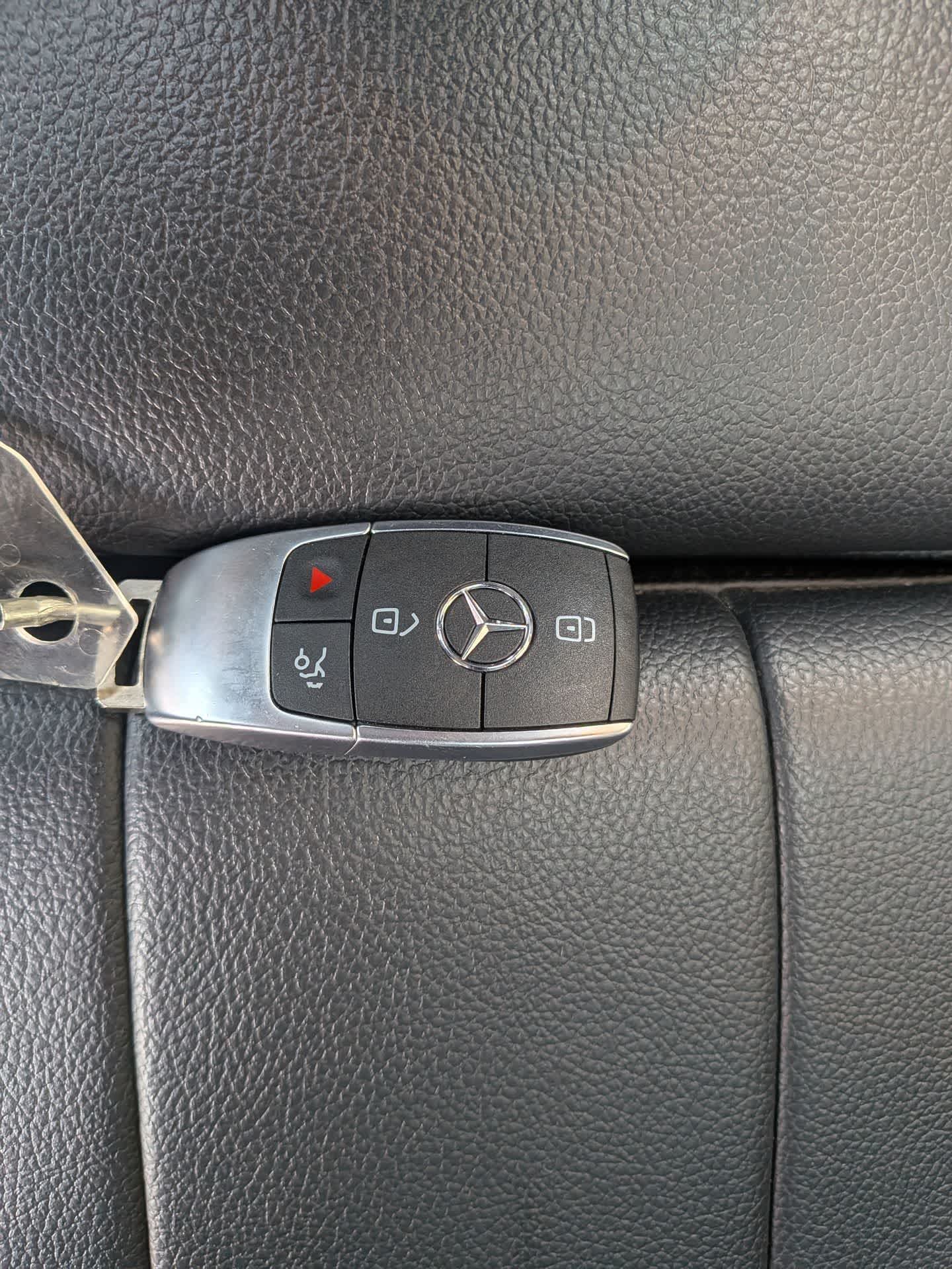 Thumbnail: 2020 Mercedes-Benz GLB - 36