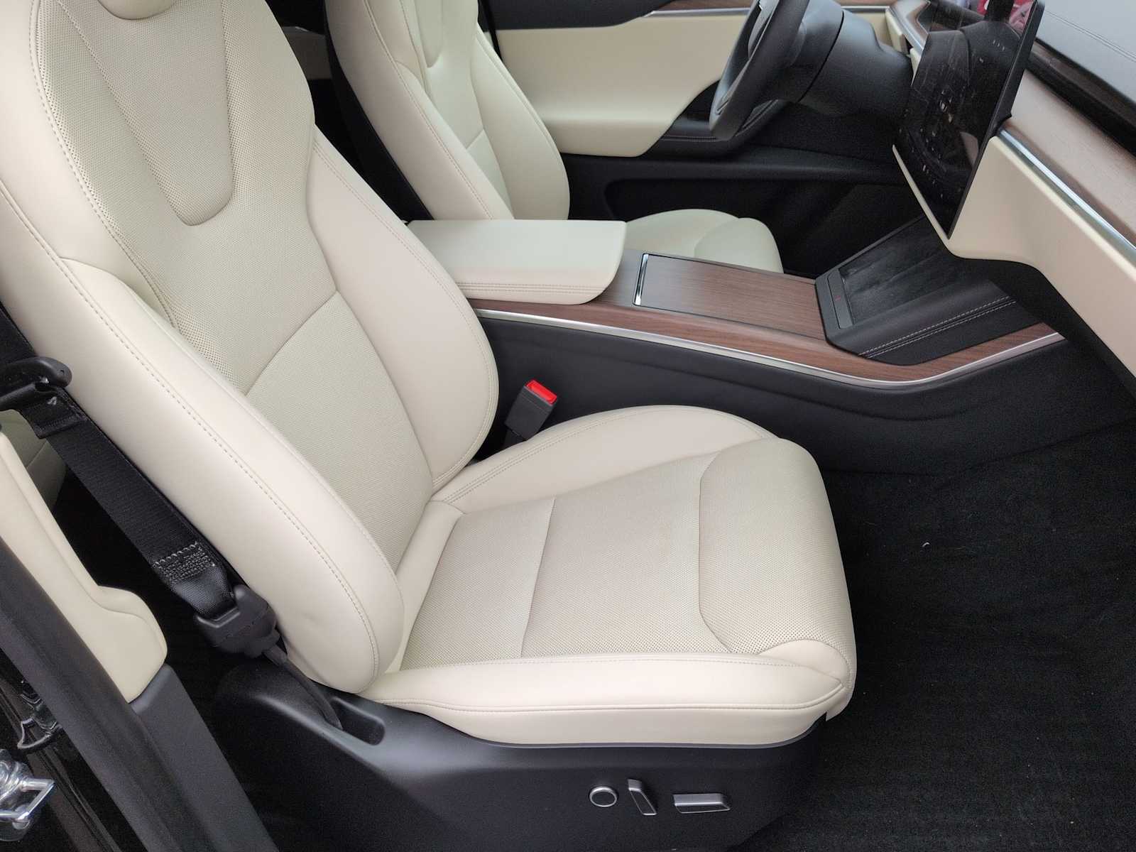 Thumbnail: 2023 Tesla Model X - 20