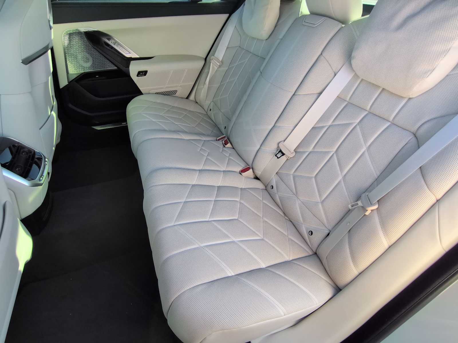 Thumbnail: 2023 BMW i7 - 21