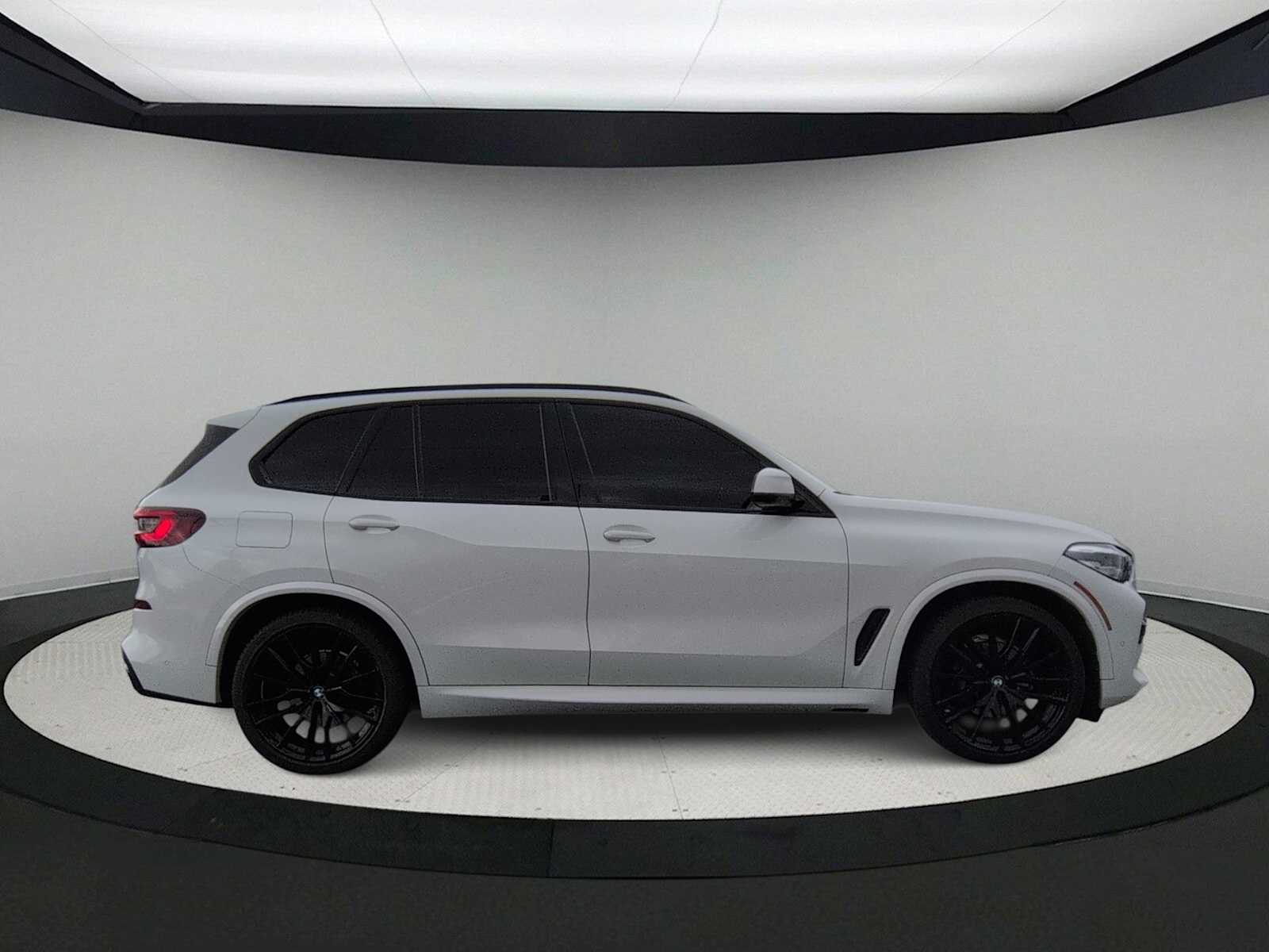 Thumbnail: 2021 BMW X5 - 9