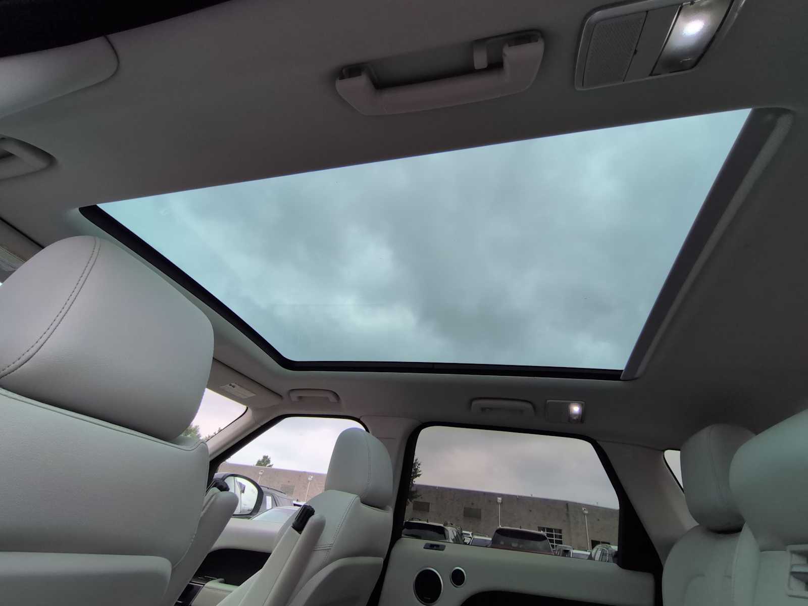 Thumbnail: 2016 Land Rover Range Rover Sport - 23