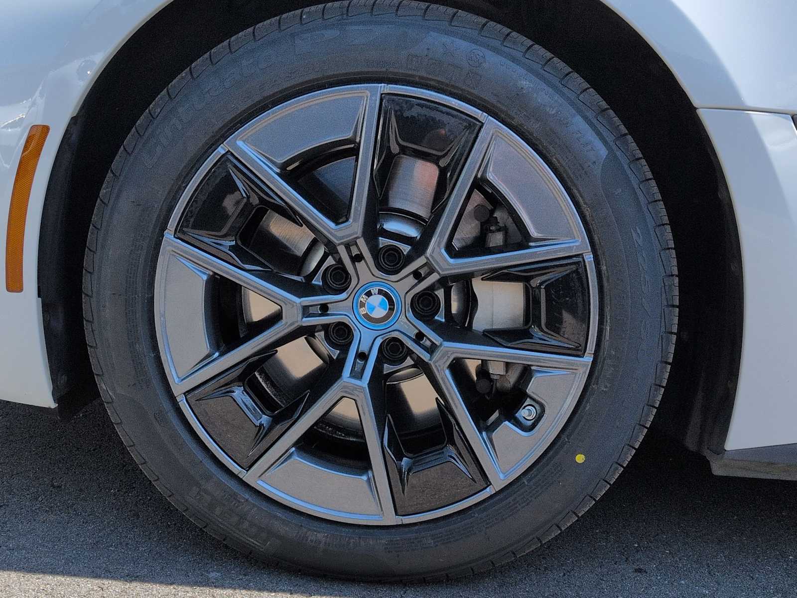 Thumbnail: 2023 BMW i4 - 14