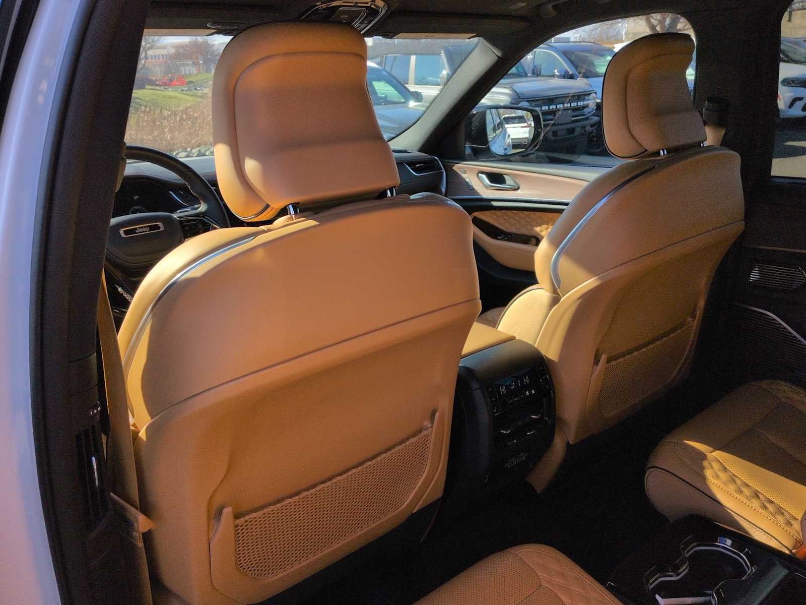 Thumbnail: 2023 Jeep Grand Cherokee - 18