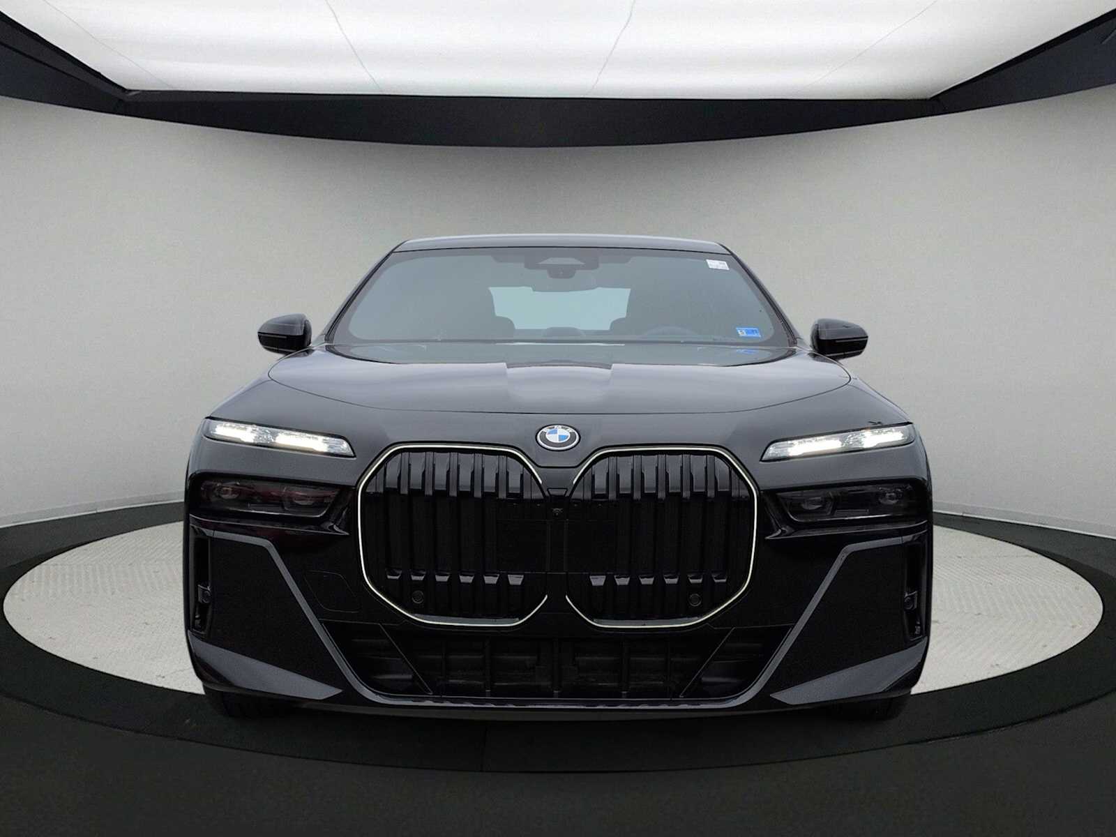 Thumbnail: 2026 BMW 7 Series - 3
