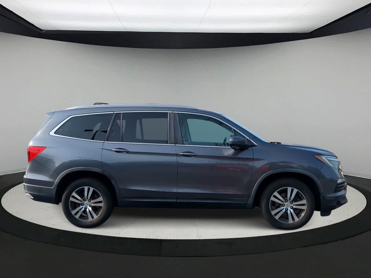 Thumbnail: 2016 Honda Pilot - 9