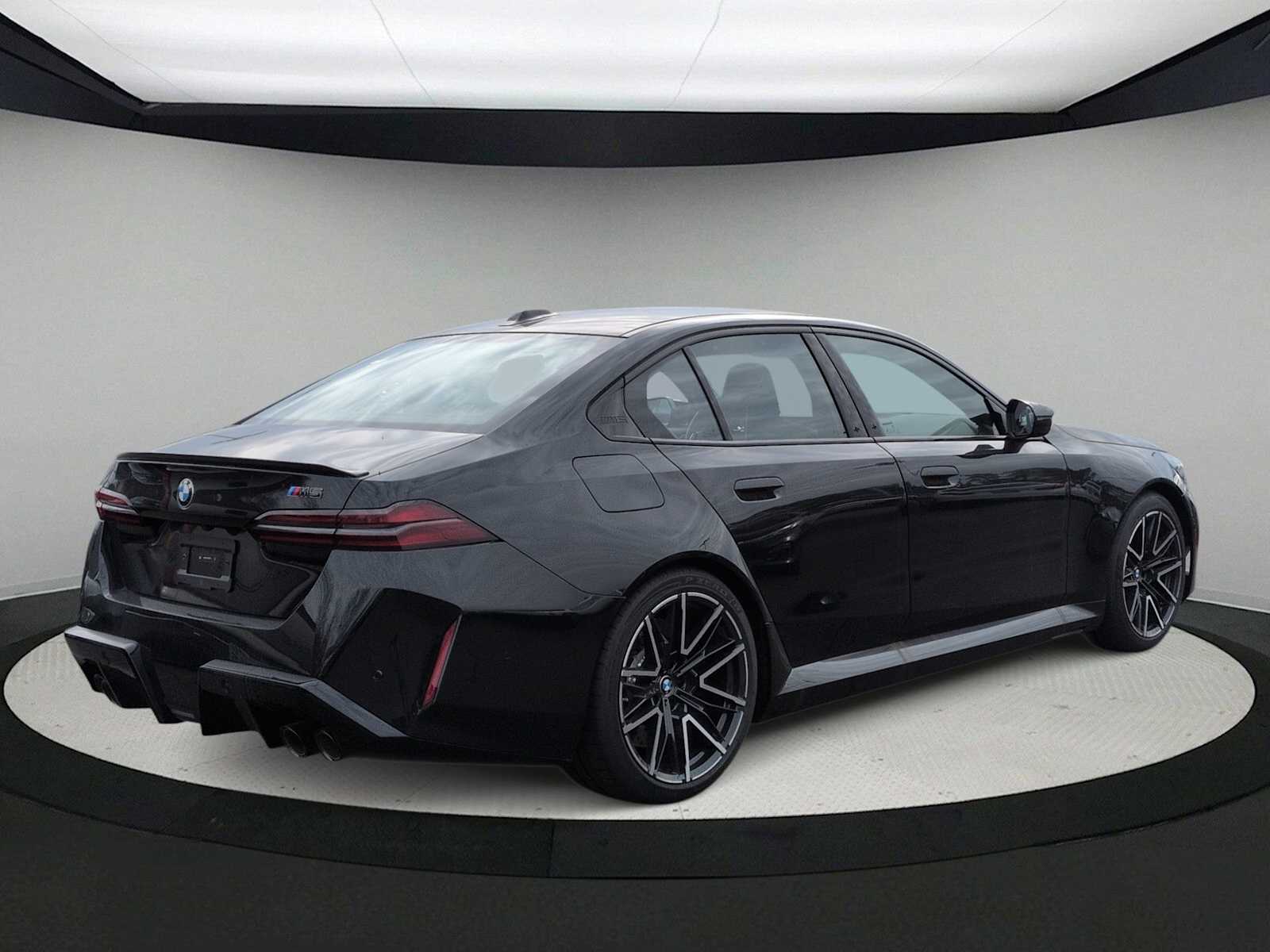 Thumbnail: 2026 BMW M5 - 8