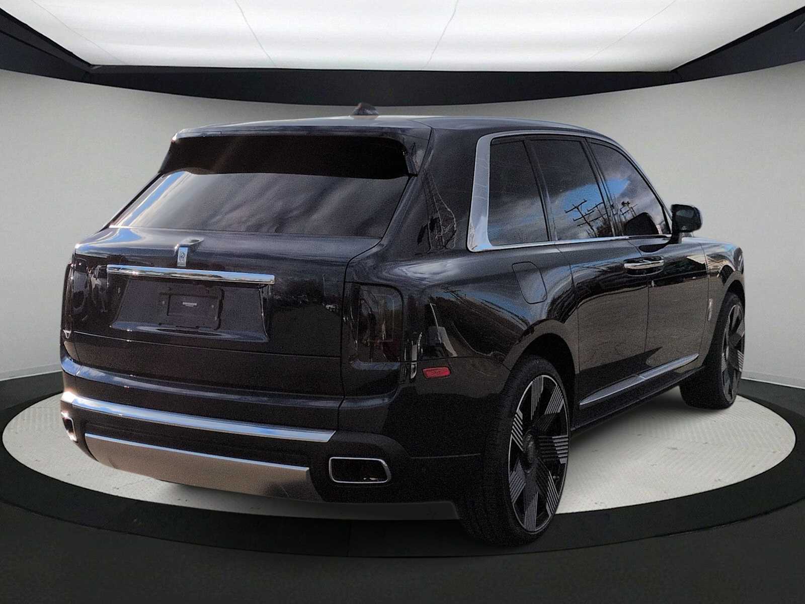 Thumbnail: 2022 Rolls-Royce Cullinan - 7